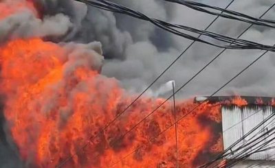 Kebakaran Hebat Pabrik di Jakarta Barat Masih Berkobar, Proses Pemadaman Berlangsung Sejak Semalam